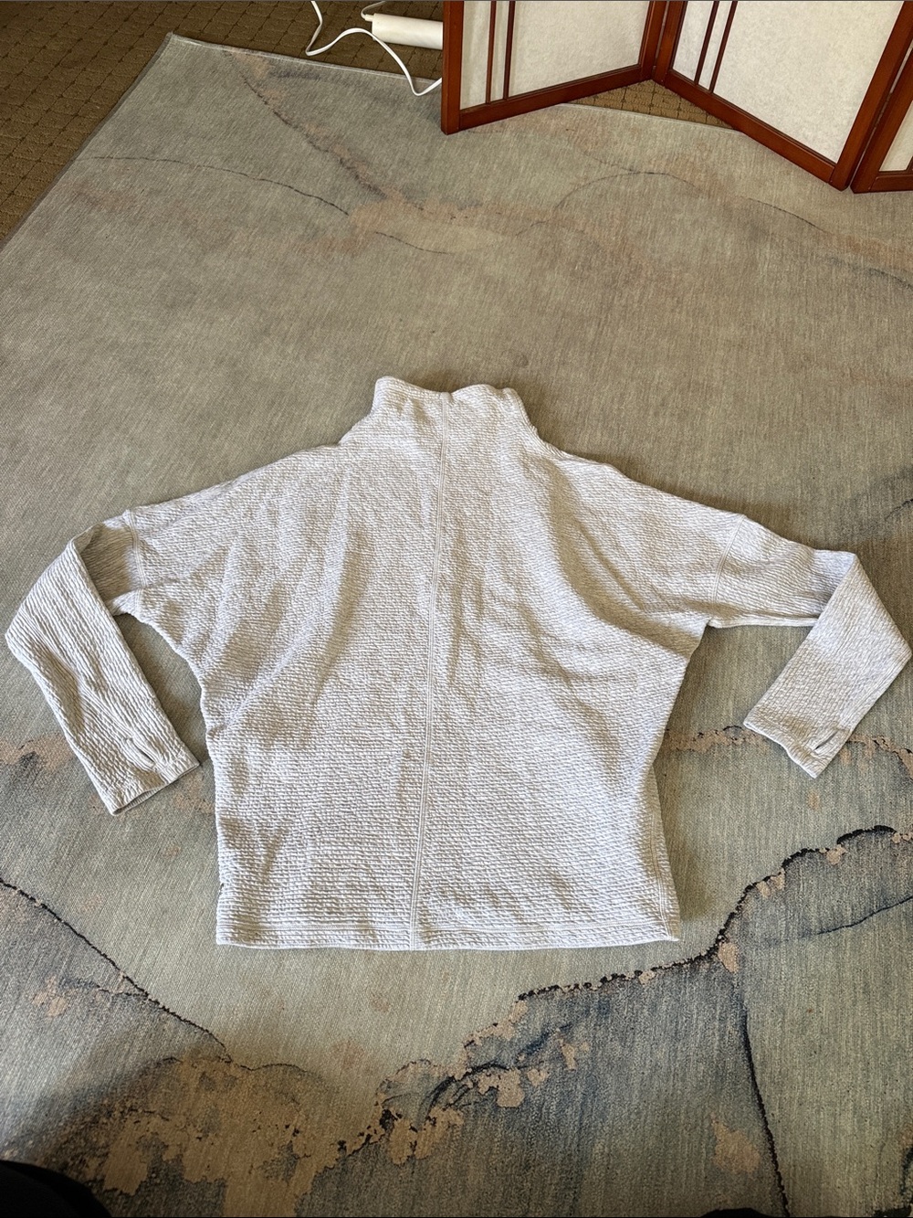Lululemon 8-10 M Dolman Light Gray Textured Funnel Neck Sweater with Thumb Holes